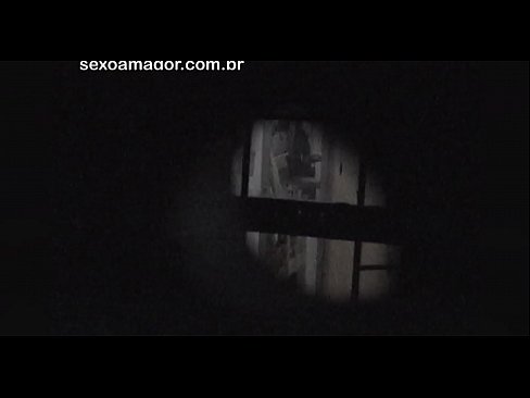 ❤️ Lourinho é filmado secretamente por um voyeur de bairro escondido atrás de tijolos ocos Porno real em pt.hellporno-com.ru ️❤