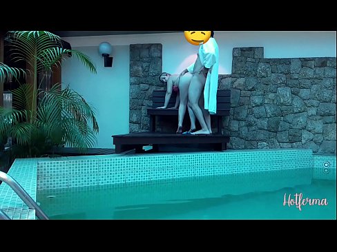 ❤️ Chefe convida criada para a piscina, mas não conseguiu resistir a um Porno real em pt.hellporno-com.ru ️❤